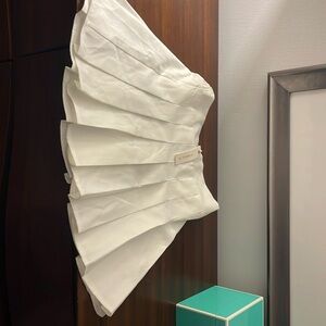 White pleated skirt. Size small.